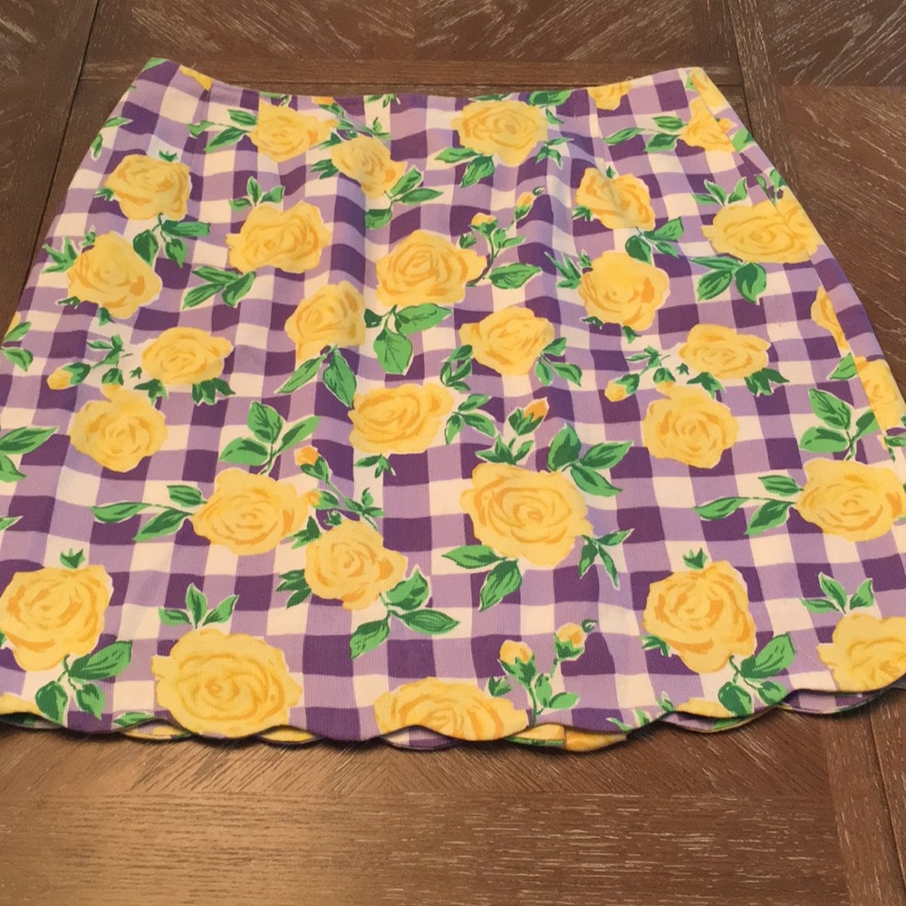 White tag skirt